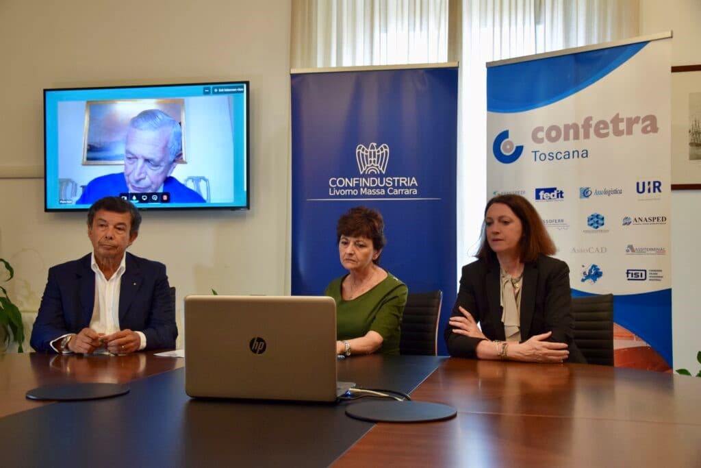 La firma dell'accordo tra Confetra e Confindustria Toscana