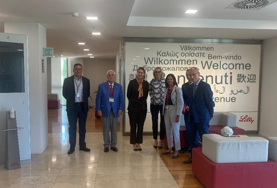 La delegazione in visita al campus Lilly di Sesto Fiorentino