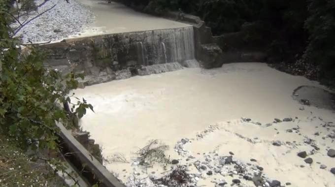 La marmettola nel fiume Frigido (foto d'archivio)