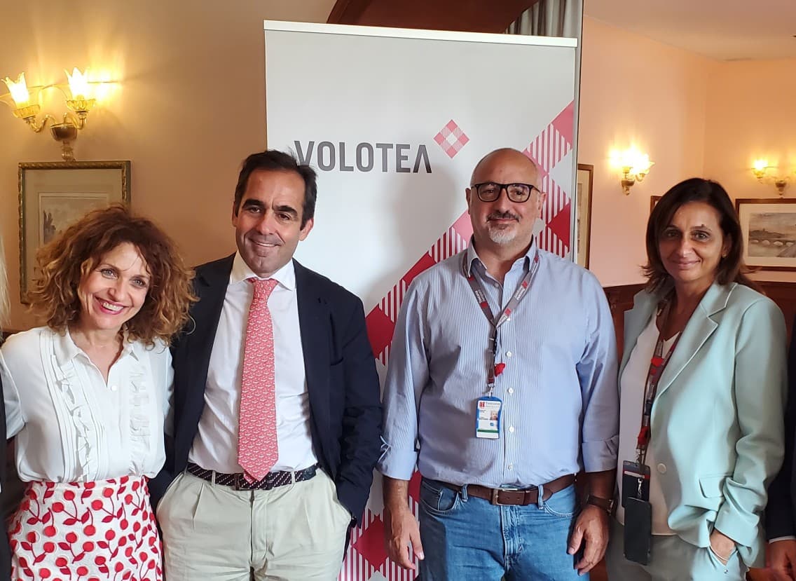 Da sinistra a destra: Valeria Rebasti, international market director di Volotea; Carlos Munoz, fondatore e amministratore delegato di Volotea; Federico Barraco, direttore comunicazione di Toscana Aeroporti; Linda Stivala, direttore commerciale di Toscana Aeroporti.