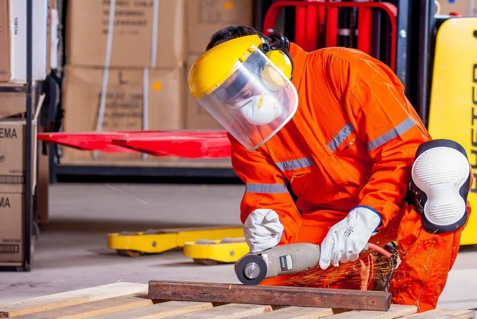 Un operaio a lavoro