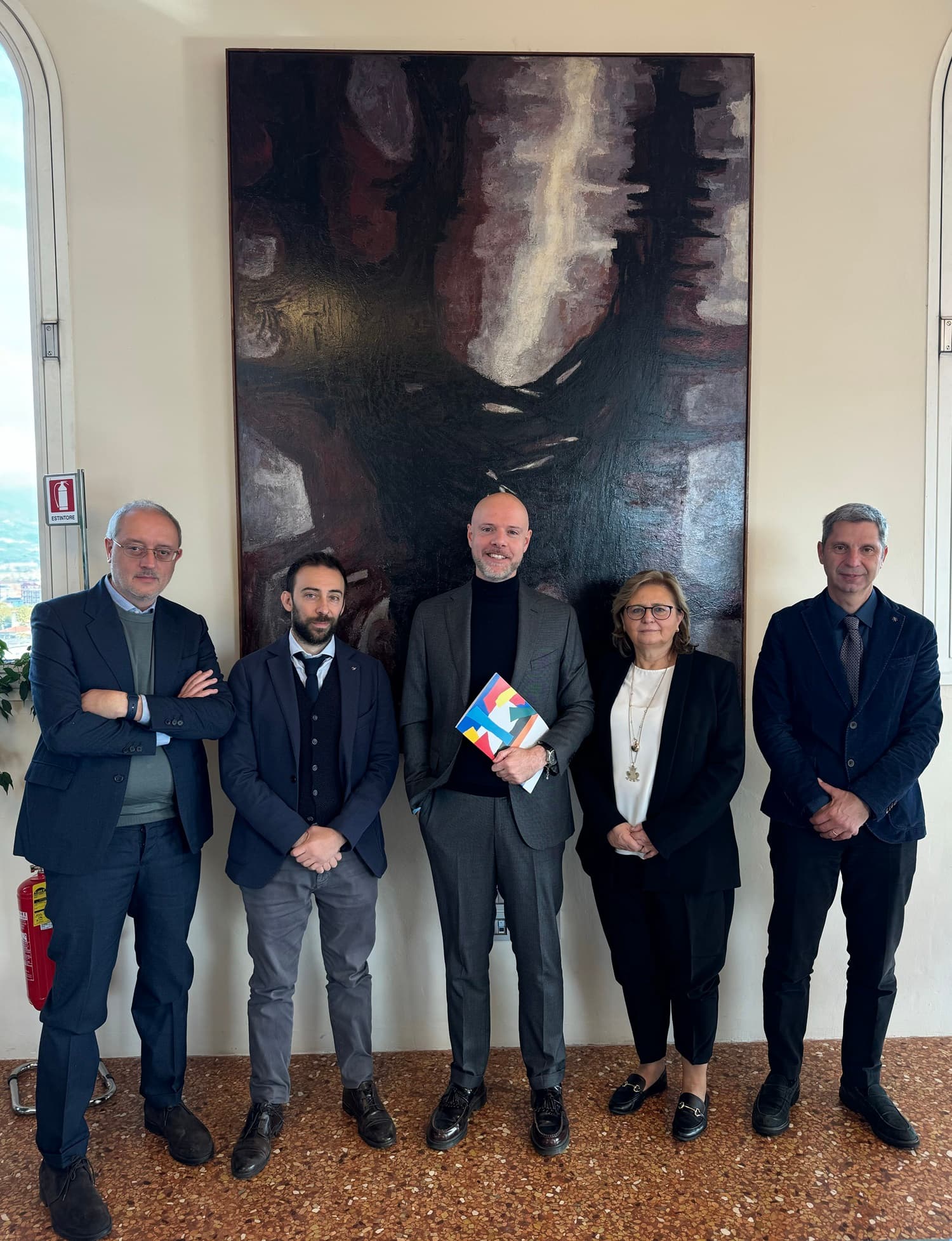 Nella foto di gruppo: Eodardo Franceschi, collegio dei revisori Fondazione Caript; Matteo Carradori, direttore Fondazione Caript; Luca Gori, presidente Fondazione Caript; Cristina Pantera, vicepresidente Fondazione Caript; Daniele Capecchi, presidente collegio revisori.