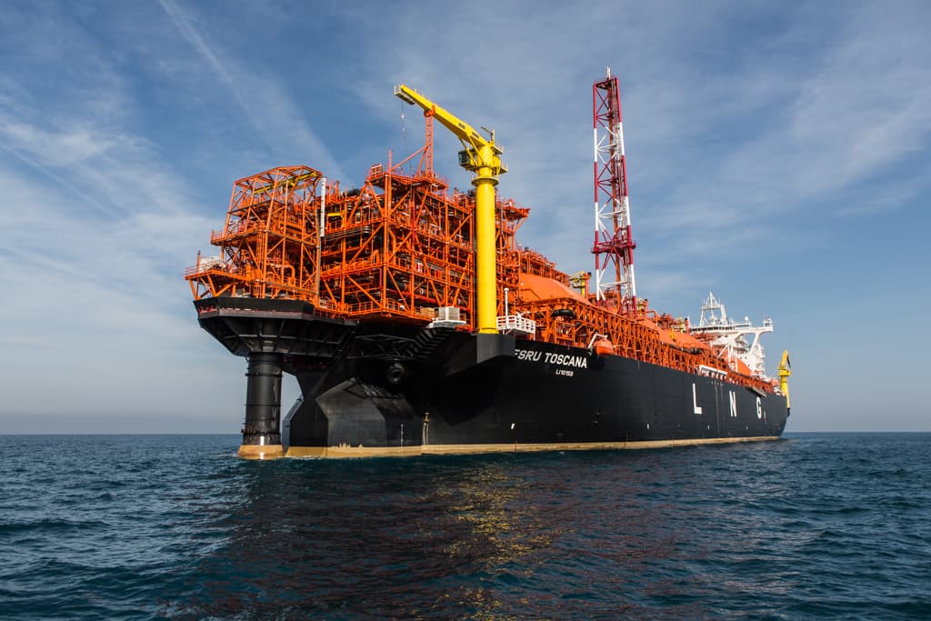 La nave rigassificatrice Olt Offshore Lng Toscana