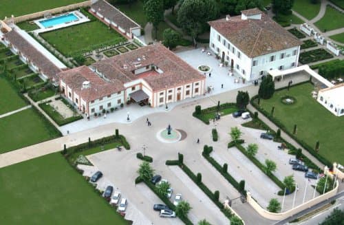 Veduta dall'alto del resort Villa Olmi