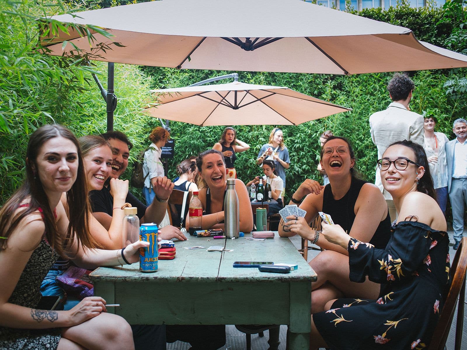 Studenti di Ied Firenze nel nuovo giardino della scuola