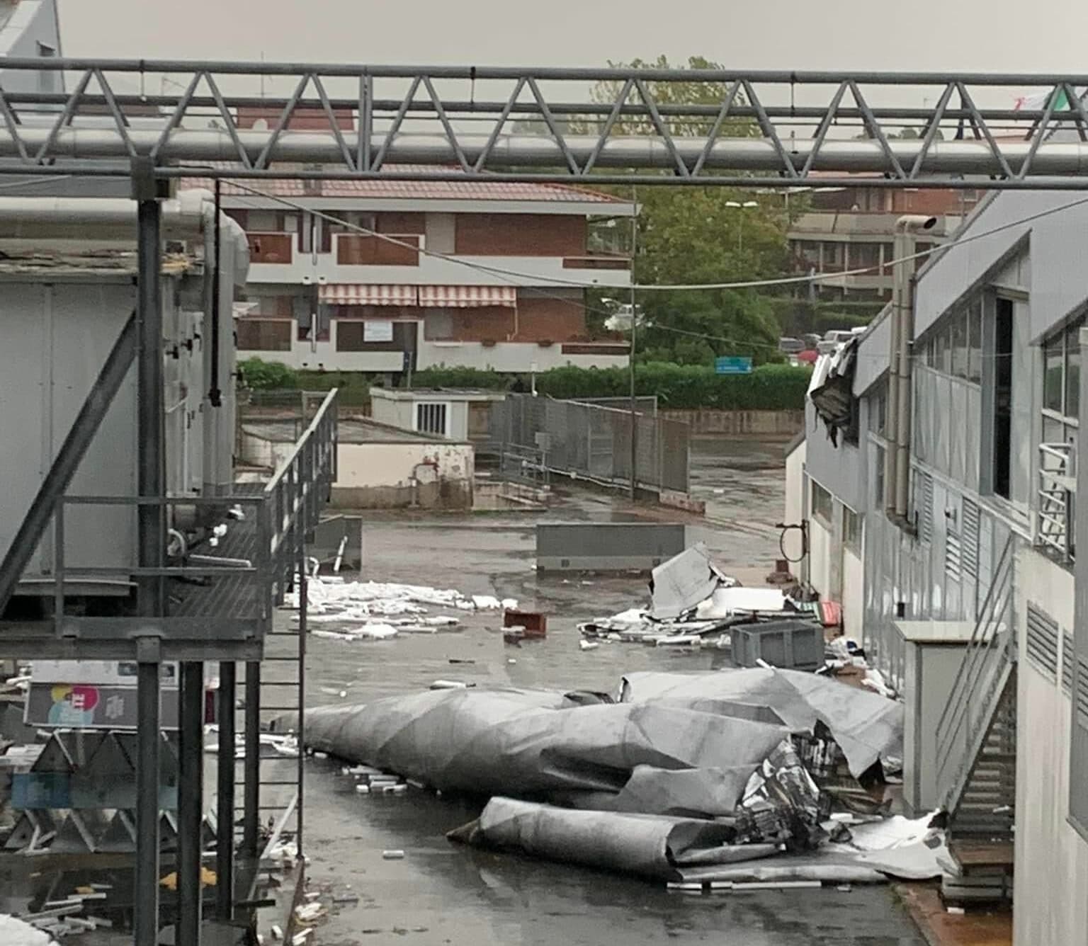La Fiera di Marina di Carrara danneggiata dal nubifragio del 18 agosto