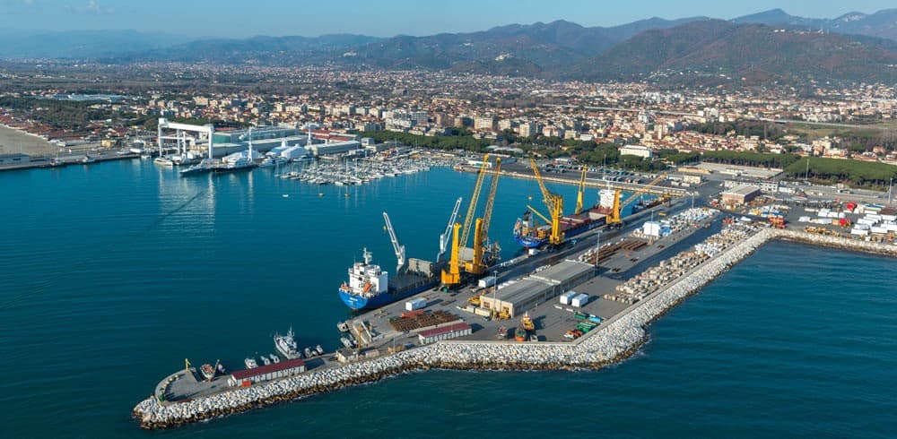 Il porto di Marina di Carrara