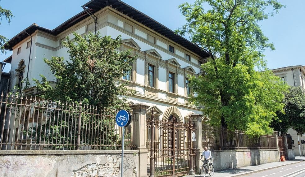 L'800esca Villa Basilewsky di fronte alla Fortezza da Basso a Firenze