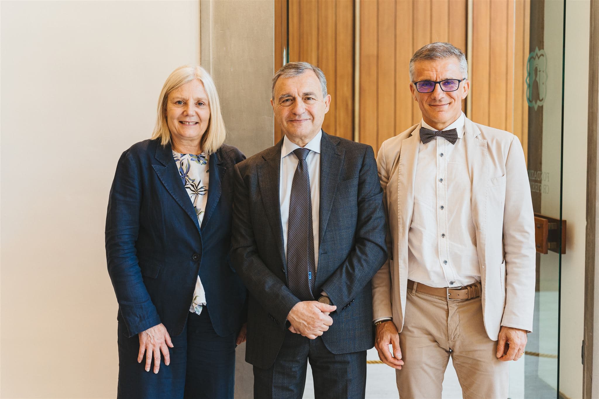 Alessandra Petrucci, rettrice dell'Università di Firenze con Gabriele Gori, direttore di Fondazione CR Firenze e Dario Rosini, direttore amministrativo di Careggi.
