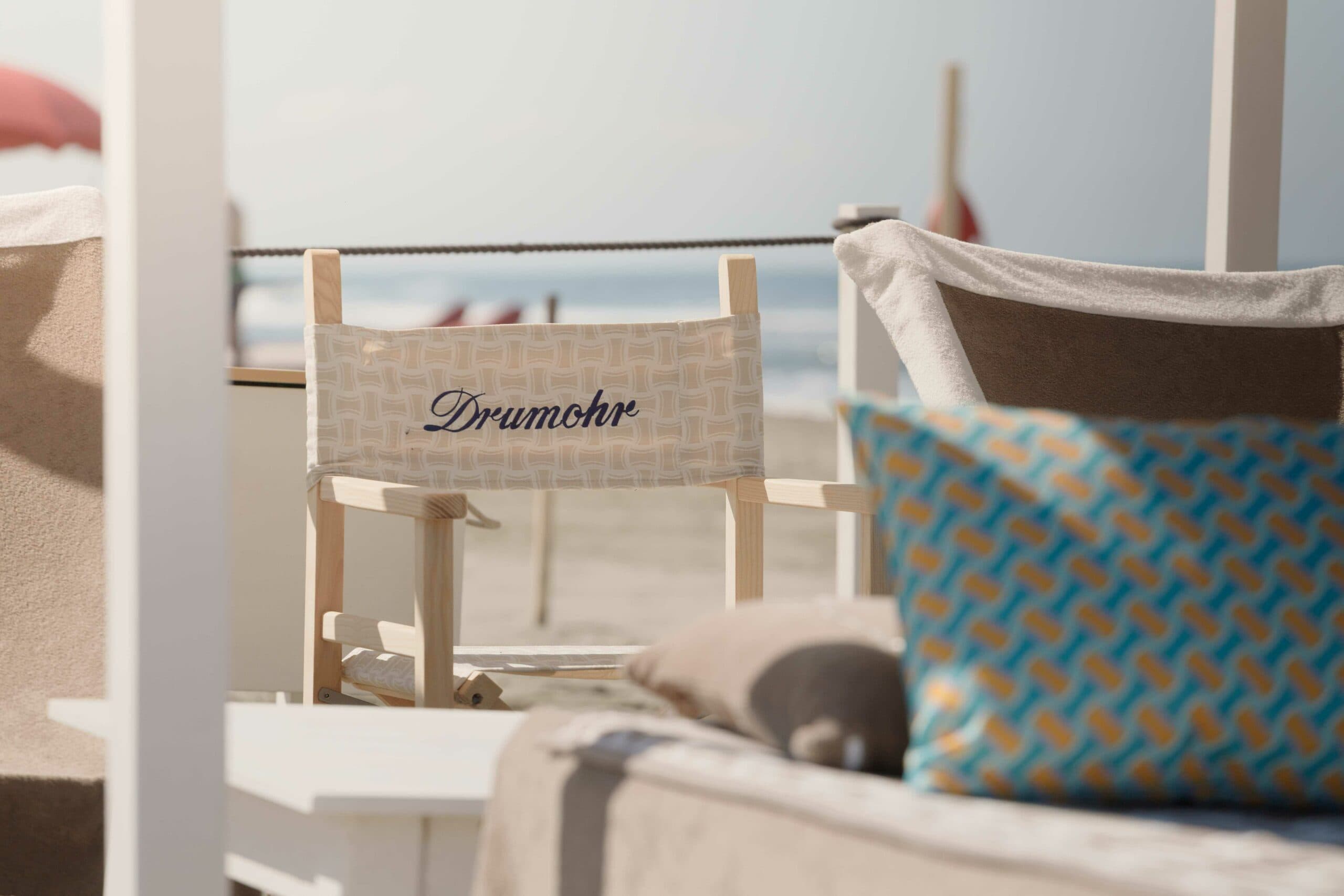 L'allestimento del marchio Drumohr al bagno Dalmazia di Forte dei Marmi