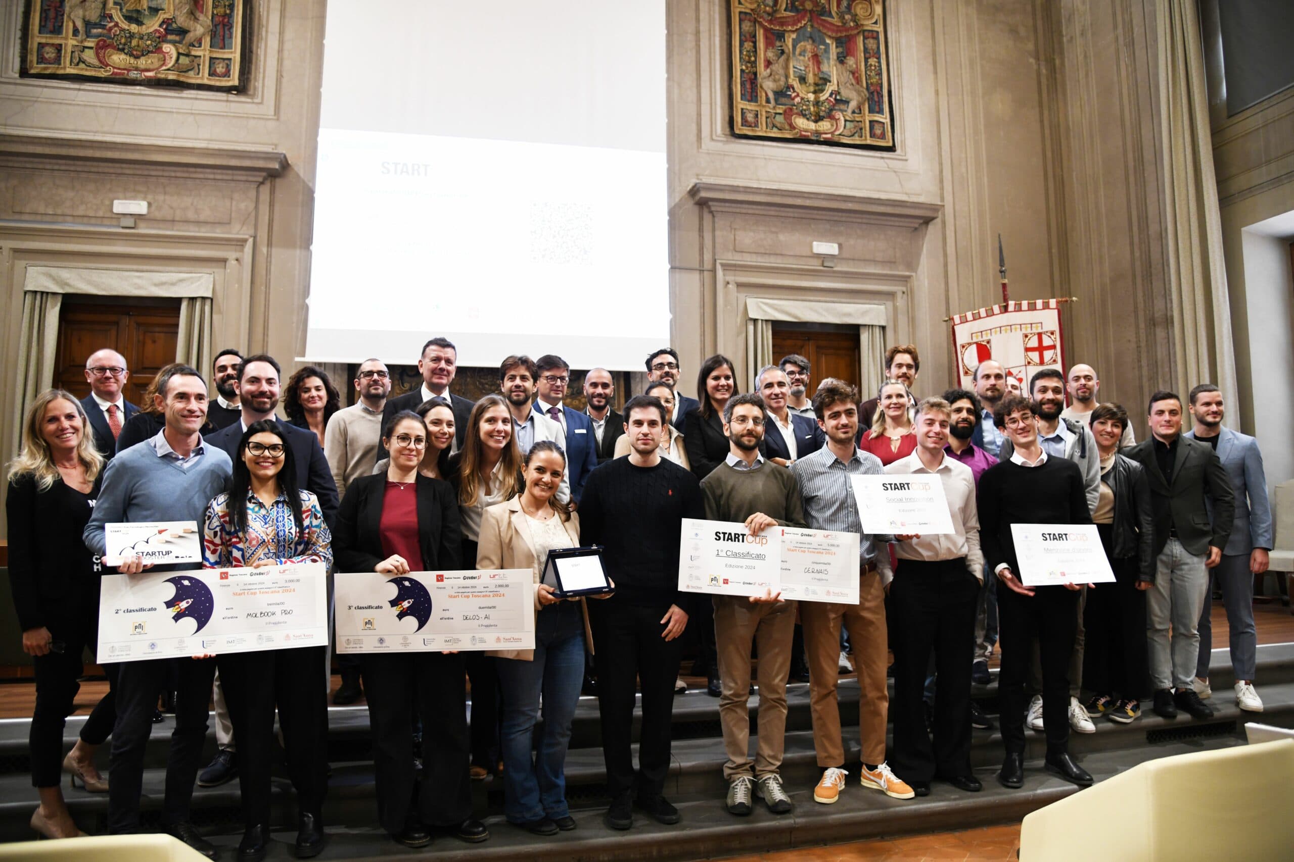 Il gruppo dei premiati di Start Cup Toscana 2024.