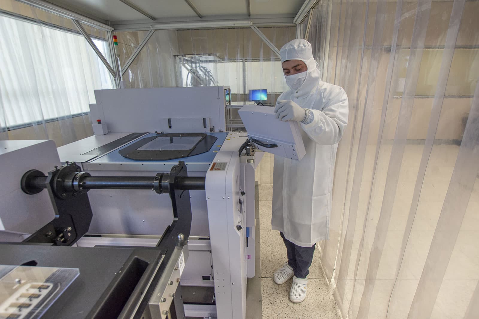 Uno dei laboratori per i servizi di test dell'azienda lucchese