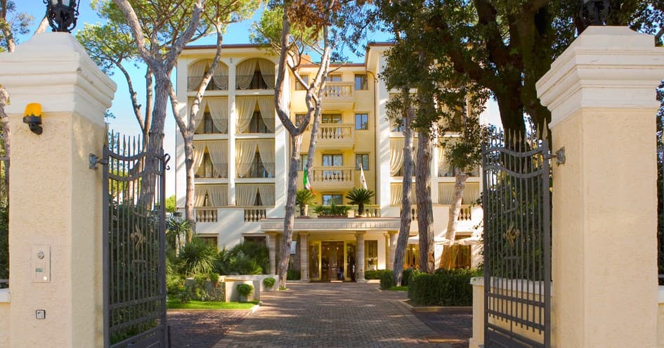 Il Grand Hotel Villa Imperiale di Forte dei Marmi, passato di mano quest'anno