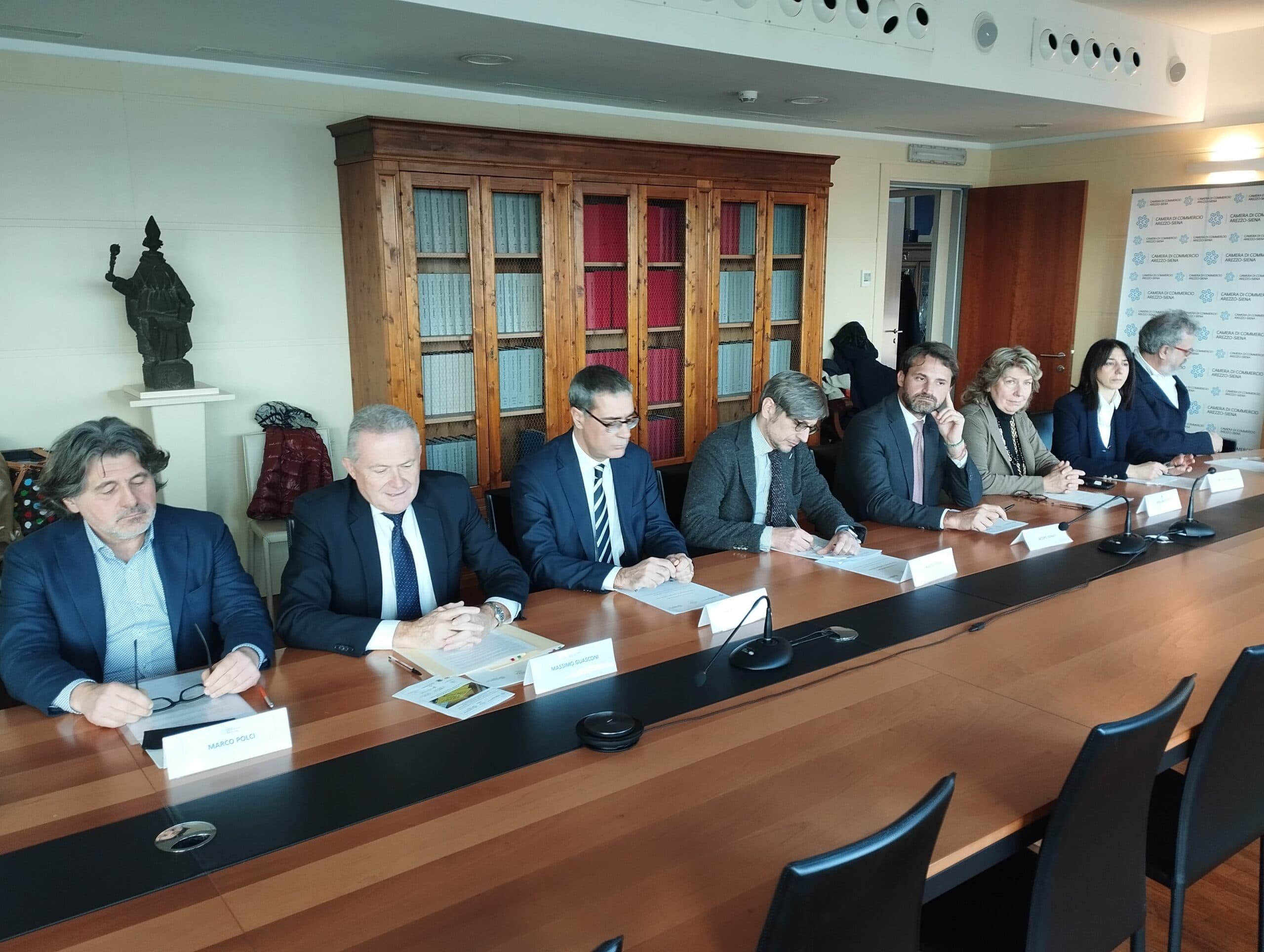 La firma della convenzione per l'organizzazione dei corsi per consulenti.