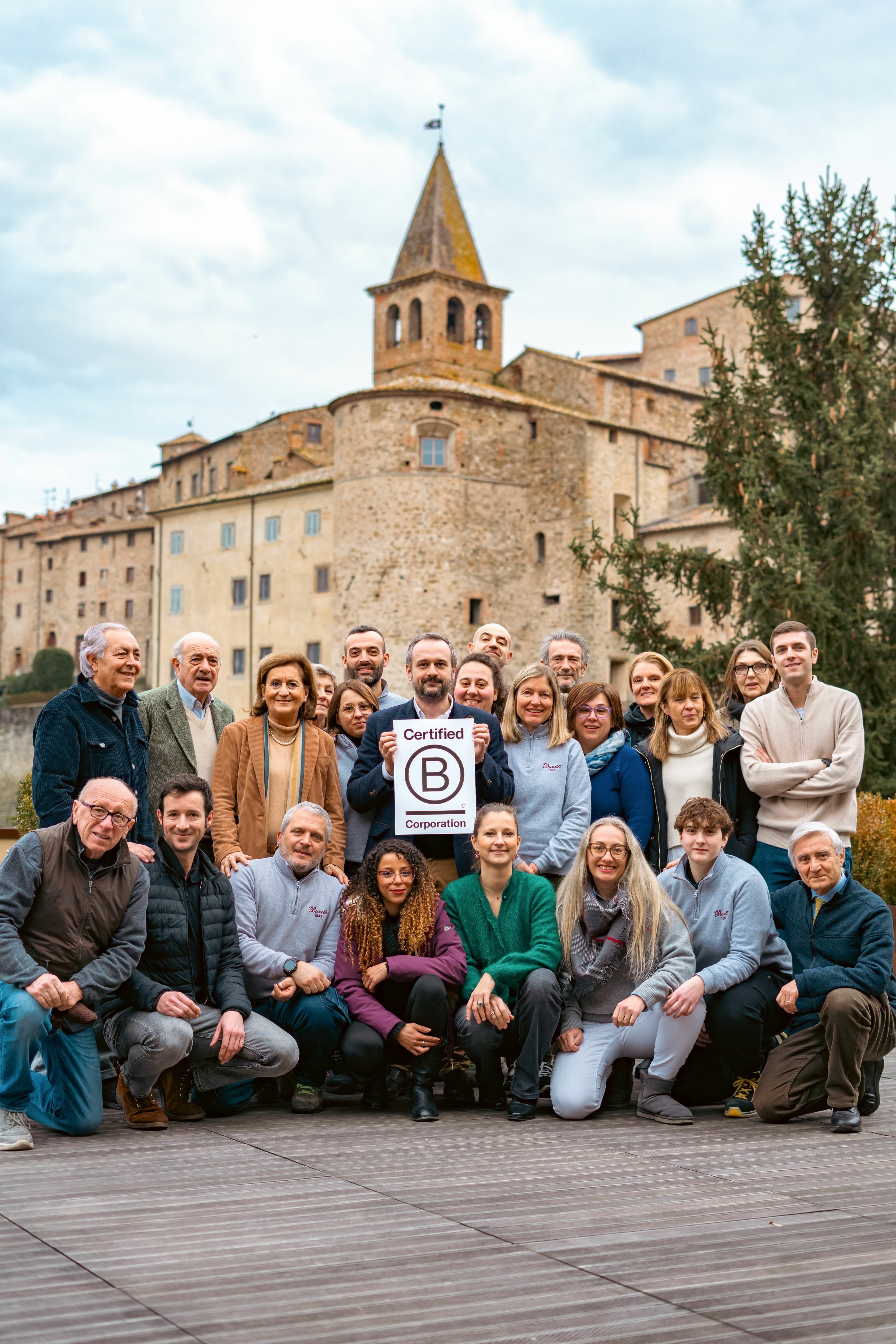 I dipendenti Busatti mostrano il simbolo BCorp