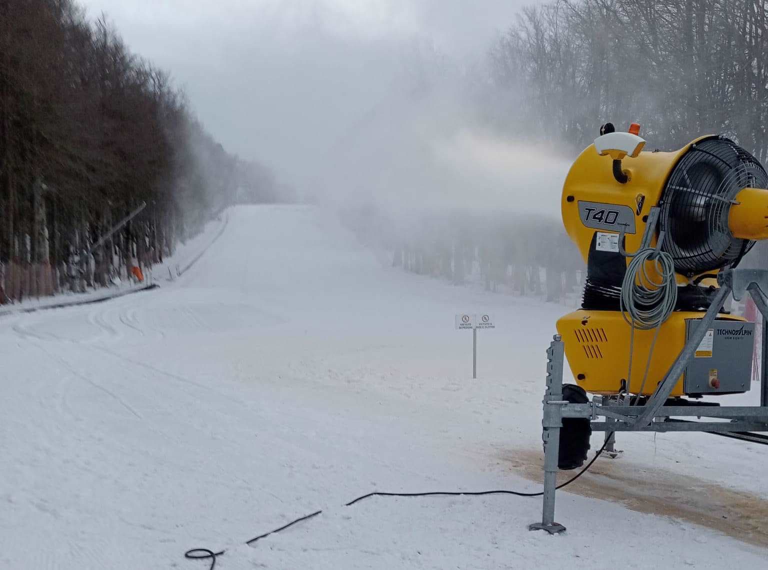 I lavori per preparare le piste sull'Amiata senese.