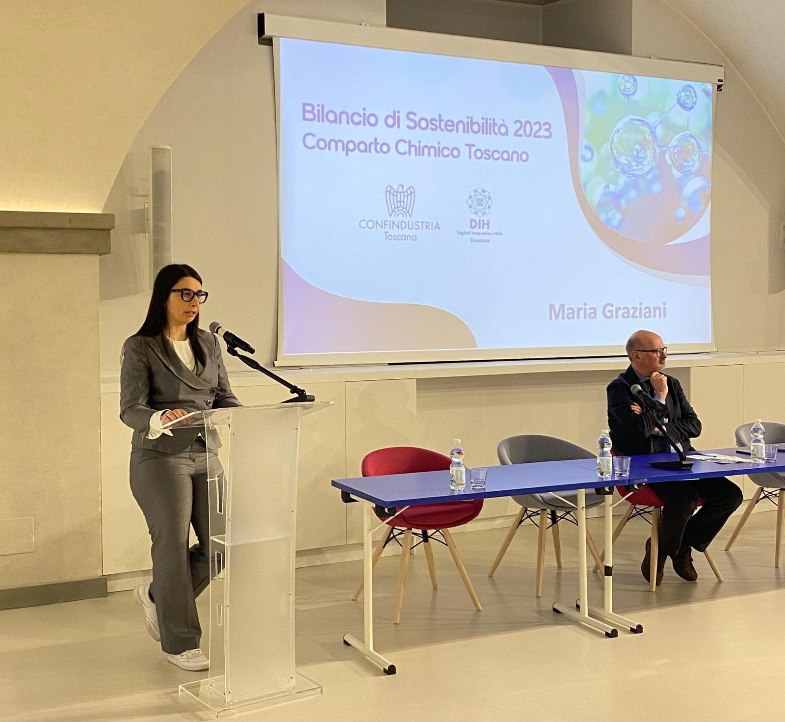 Maria Graziani presidente dei Giovani Imprenditori di Confindustria Toscana nel corso della presentazione del Bilancio di Sostenibilità del Comparto Chimico Toscano.