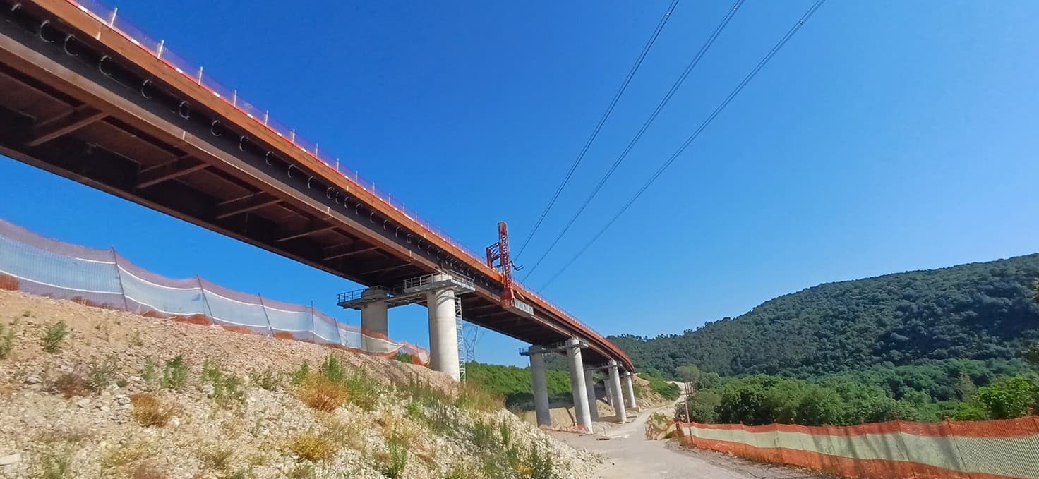 La realizzazione di uno dei viadotti sul lotto 4 della Grosseto-Siena.