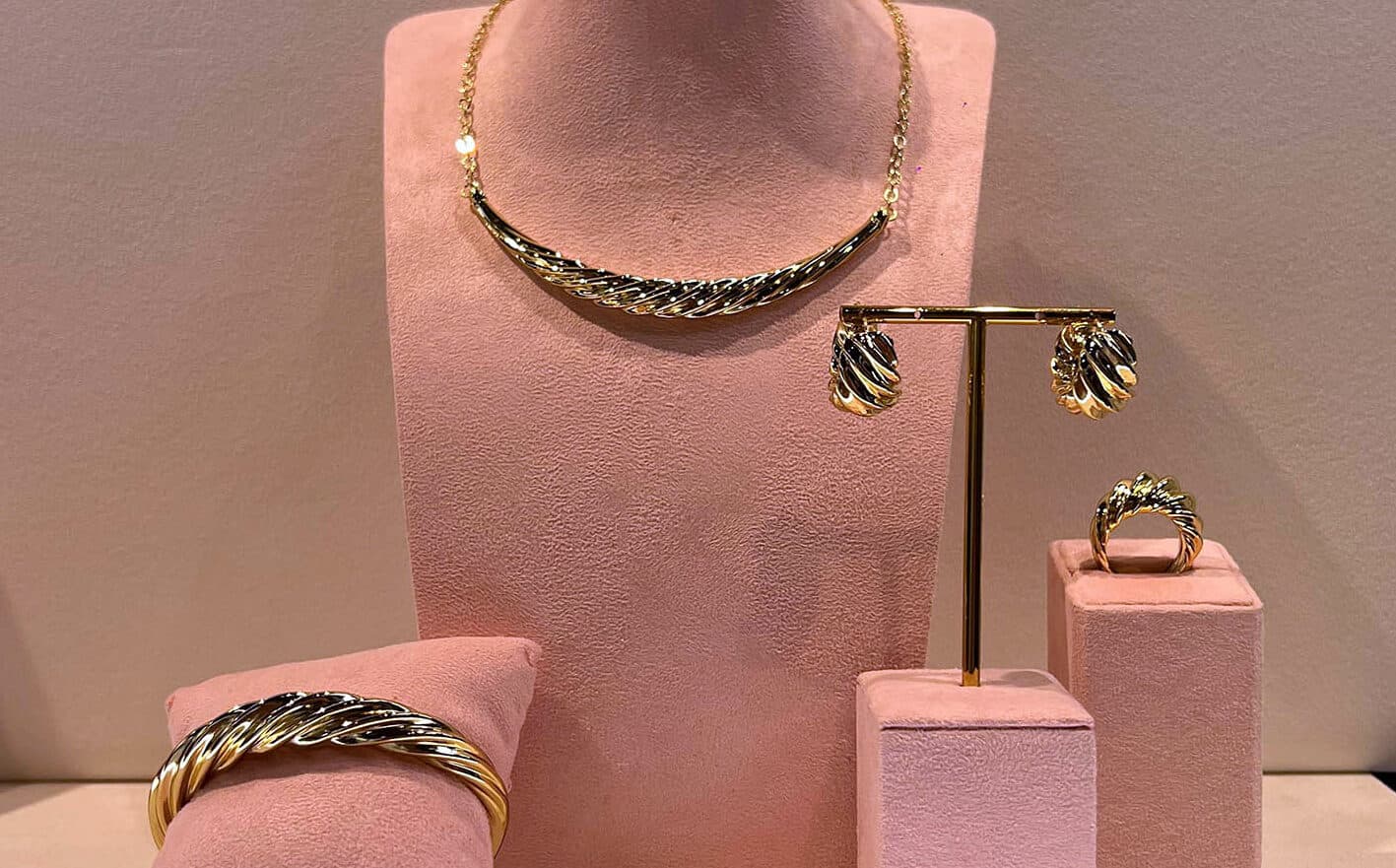 Gioielli del brand aretino Graziella esposti alla fiera Vicenzaoro