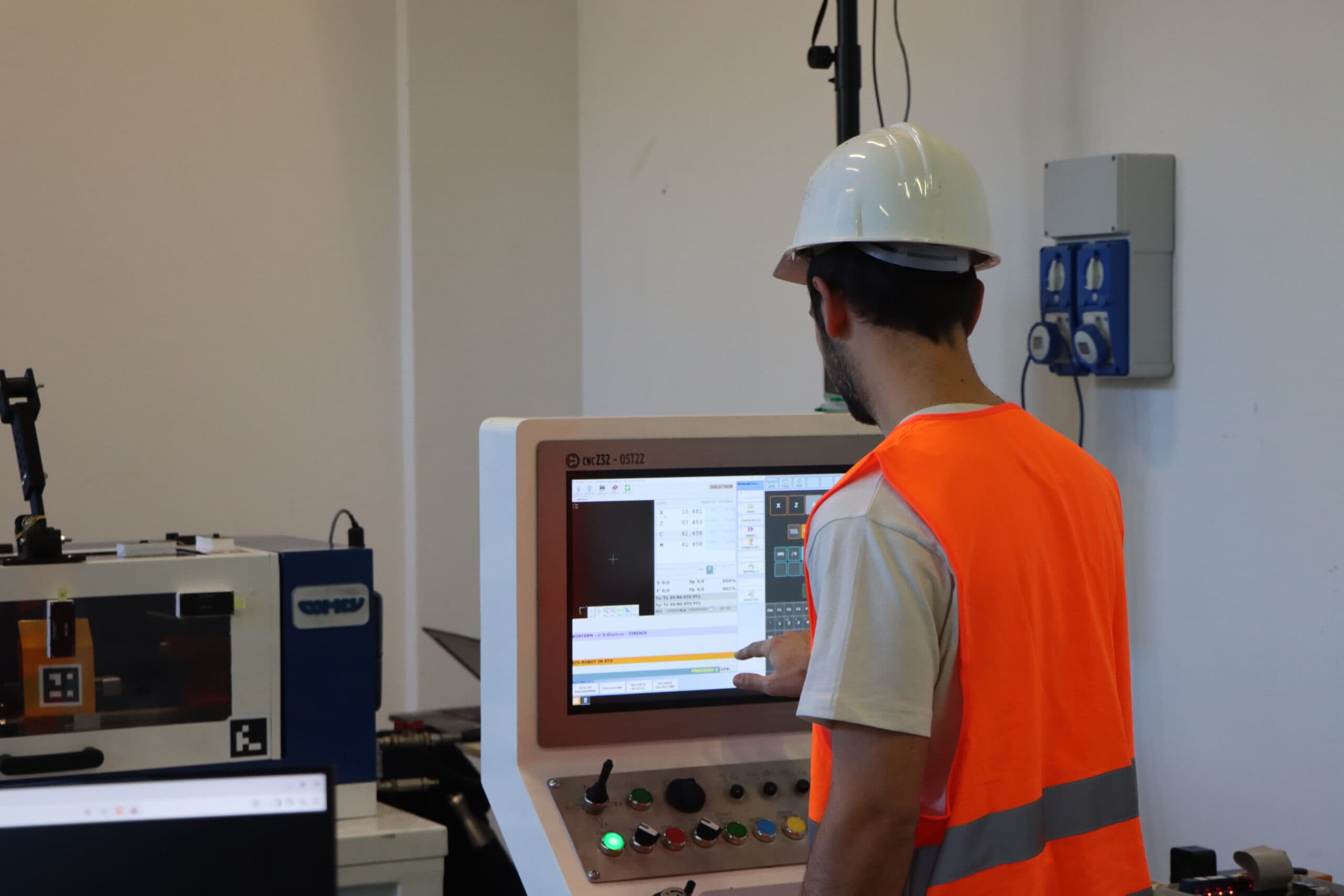La simulazione del dispositivo Aisafety montato su un torno.