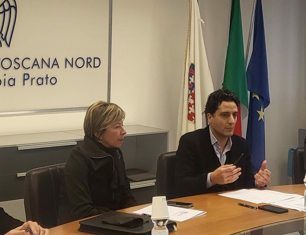 la presidente di Confindustria Toscana nord, Fabia Romagnoli, e (alla sua sinistra) Francesco Marini, a capo della sezione Moda