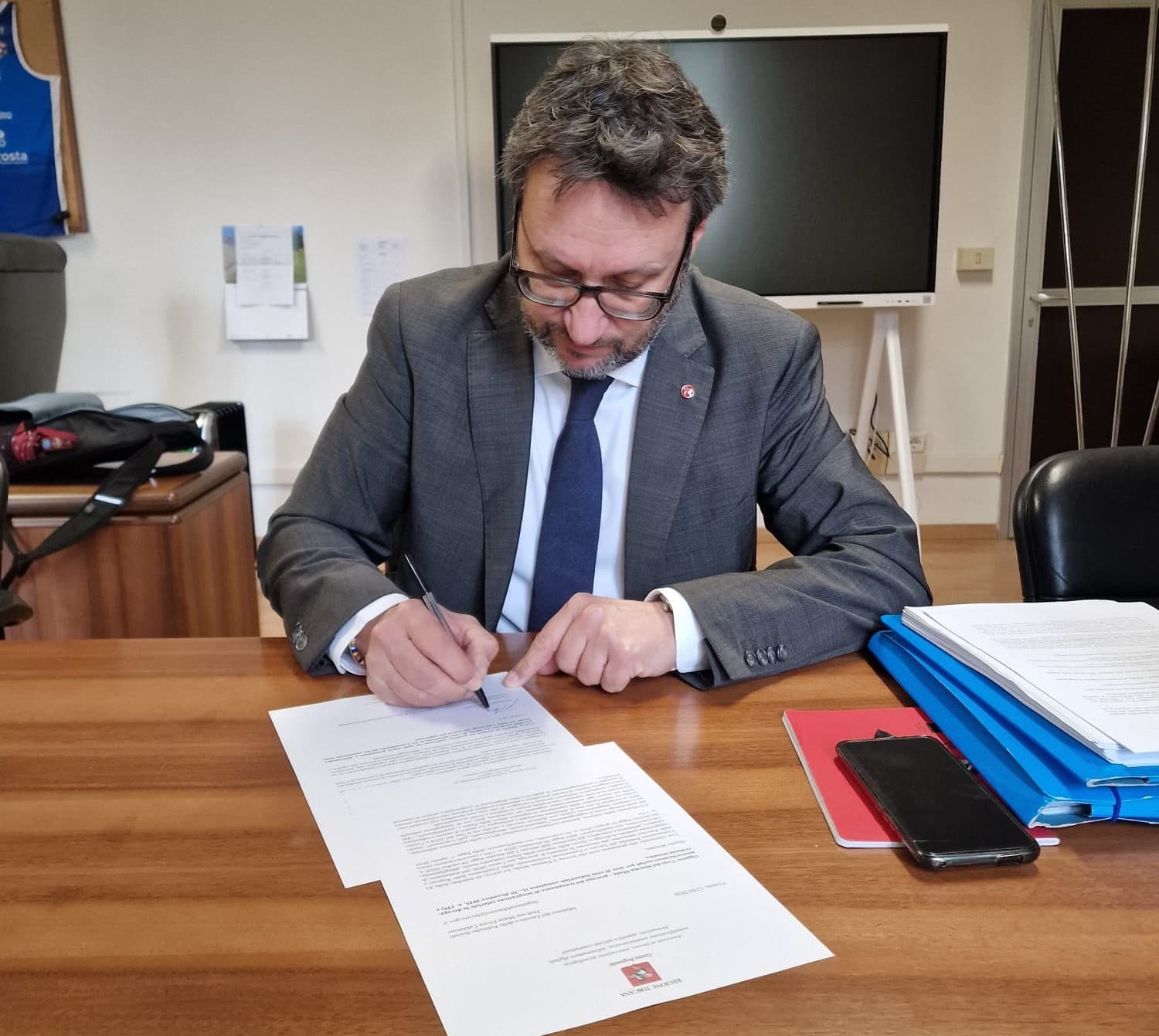 L'assessore regionale al lavoro Alberto Lenzi firma la lettera alla ministra Calderone