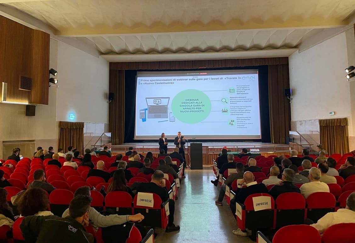 Il meeting con le imprese locali che si è svolto al Teatro Florentia di Larderello