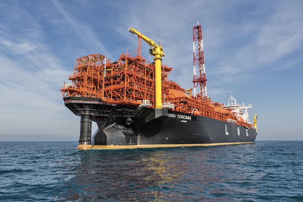 La nave rigassificatrice Olt Lng posta al largo di Livorno
