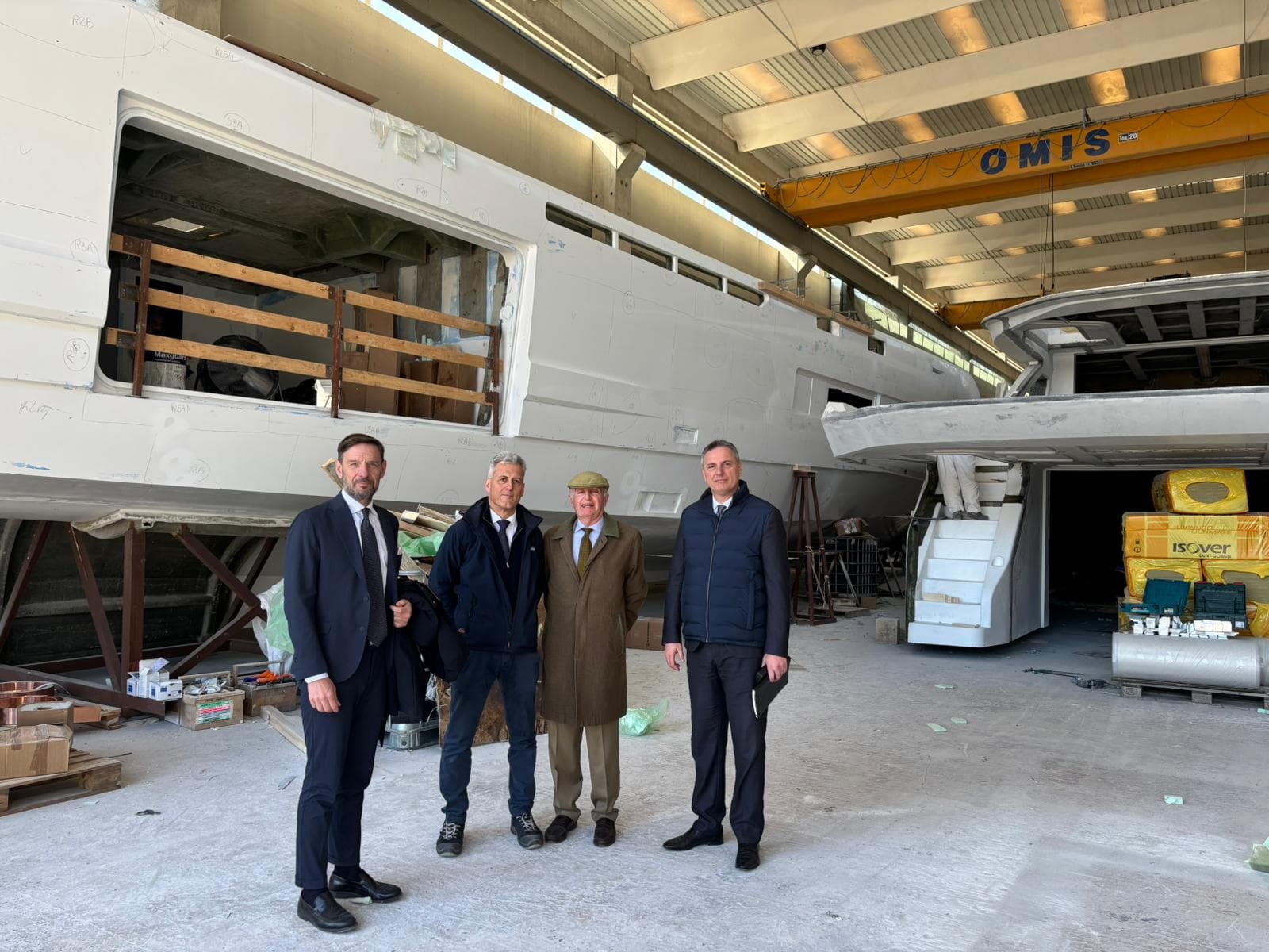 Giovanni Laviosa (il secondo da destra) in visita alla Velmare