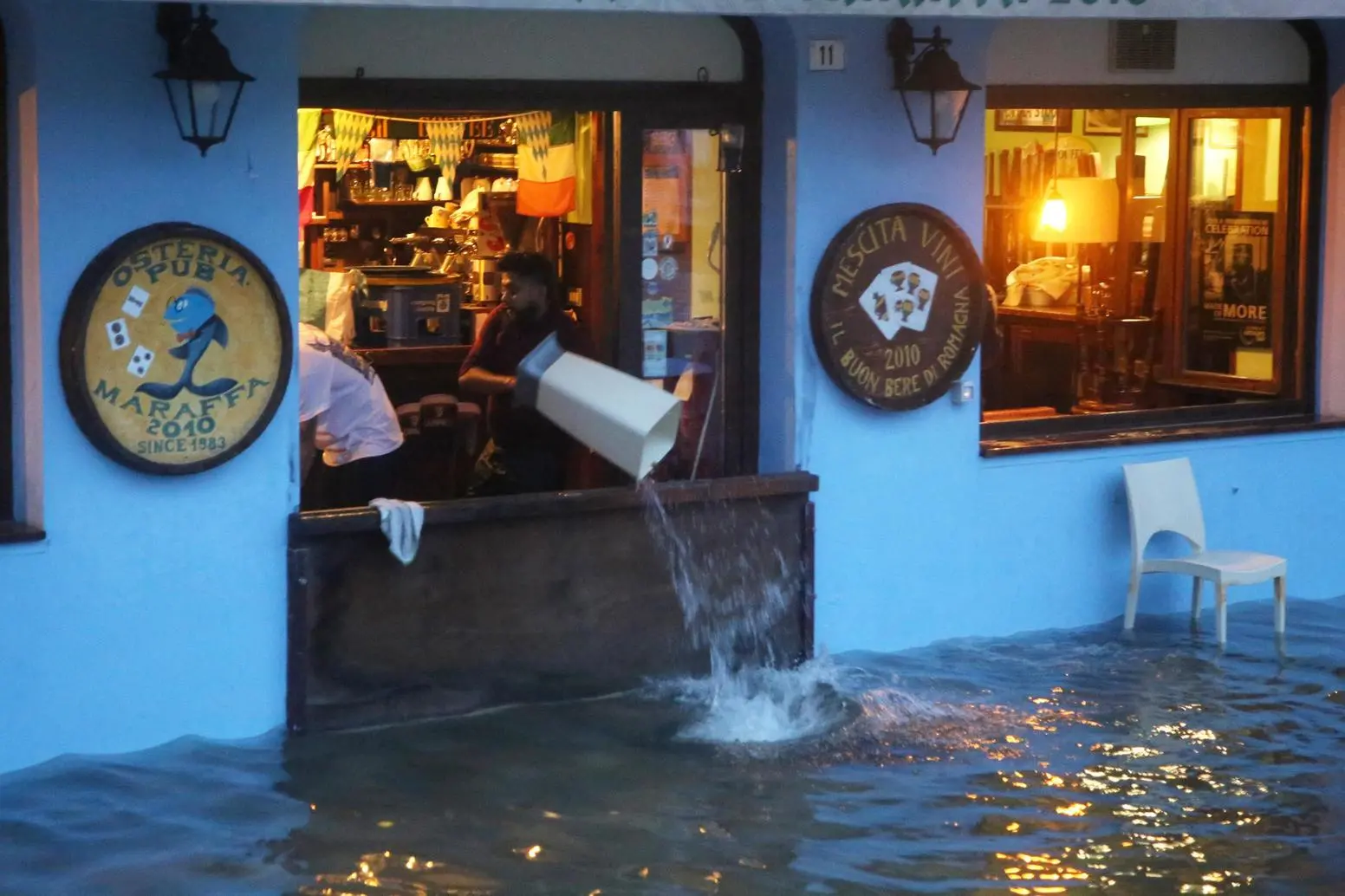 Un ristorante allagato