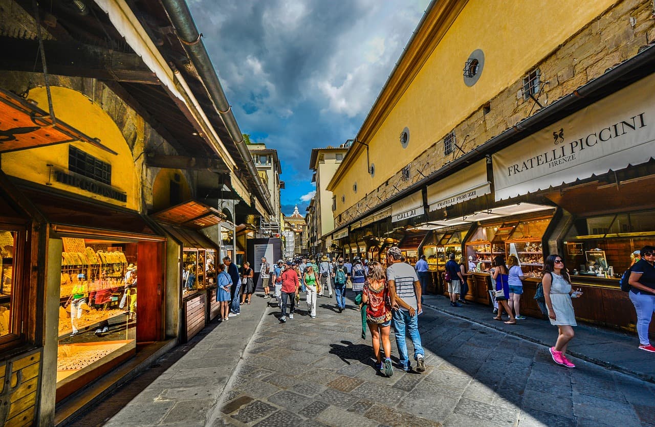 Ponte Vecchio, un luogo di negozi storici a Firenze