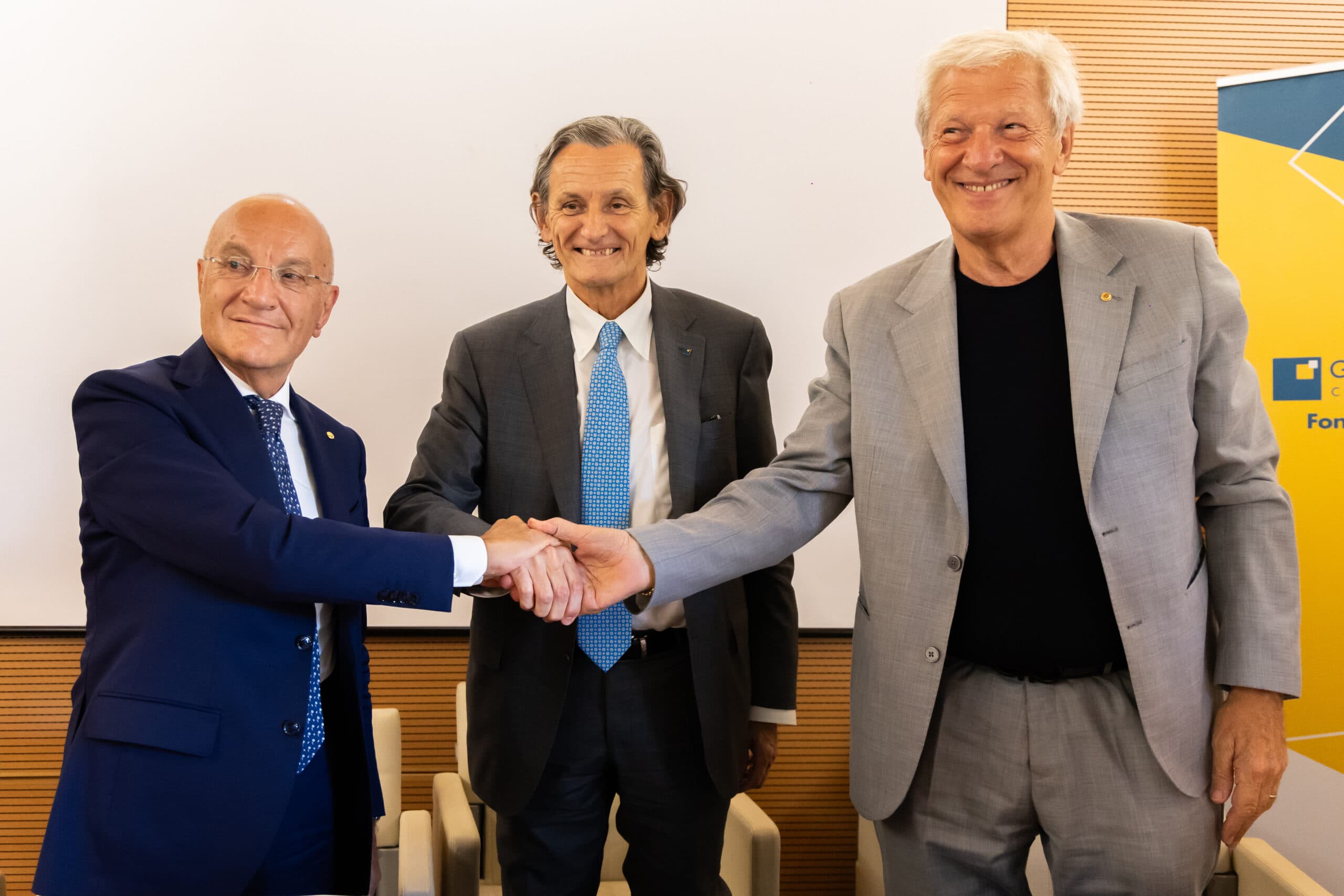 da sinistra il presidente di Banca Cambiano, Fausto Falorni; il presidente di Cassa Centrale Banca, Giorgio Fracalossi; il presidente di Ente Cambiano, Paolo Regini