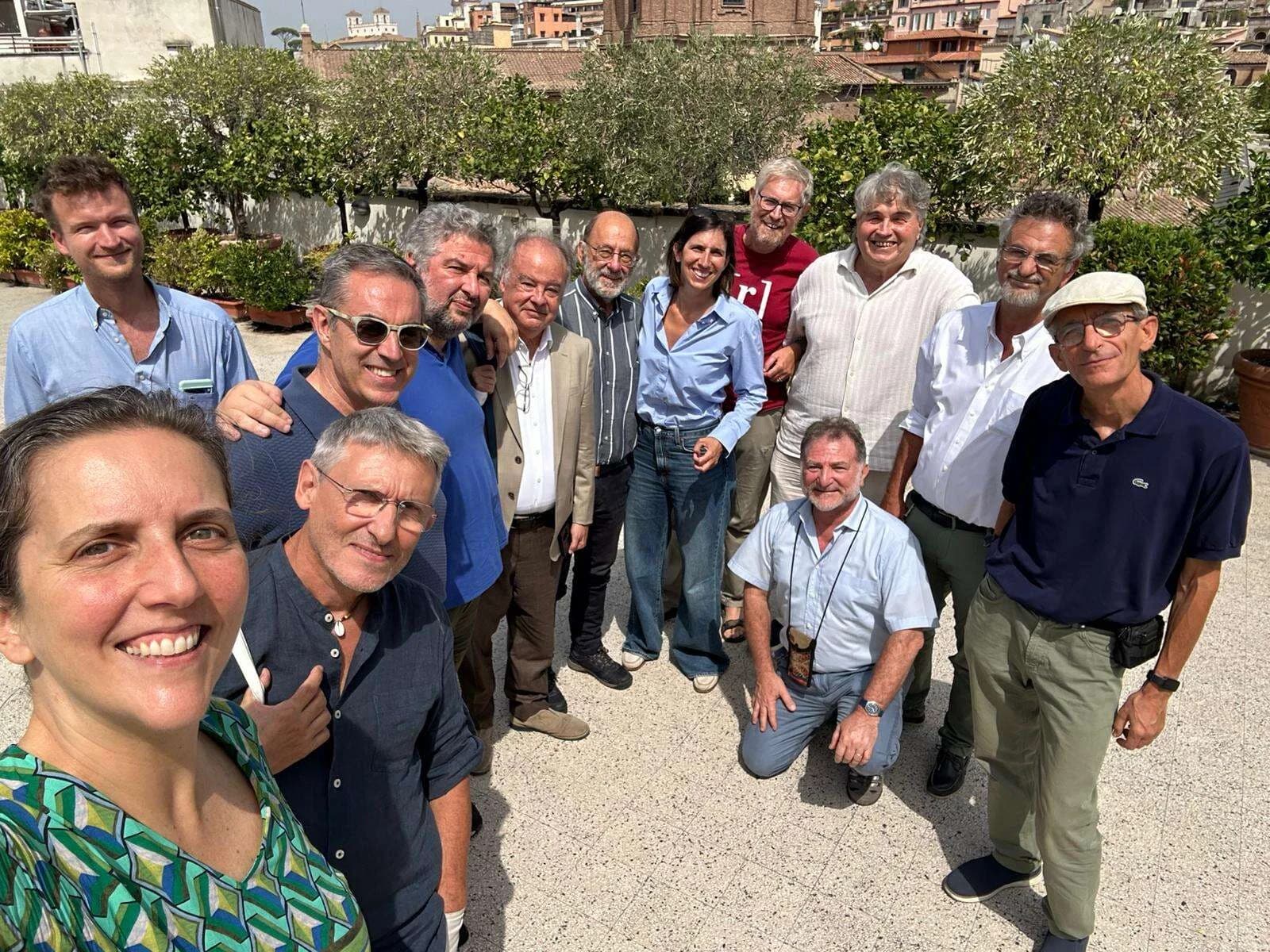 La segretaria nazionale del Pd Elly Schlein con la delegazione di studiosi