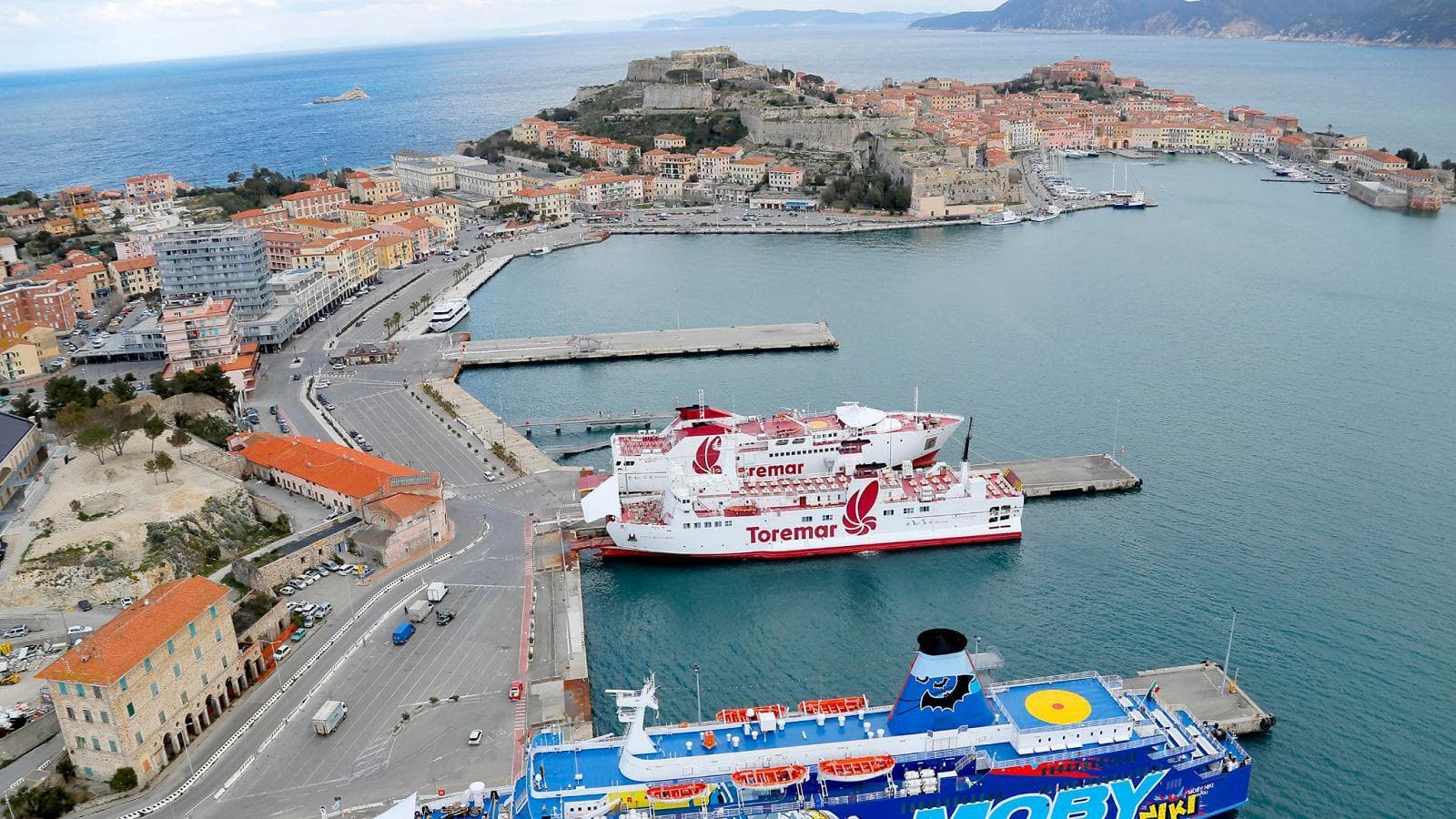 Veduta di Portoferraio con il suo porto